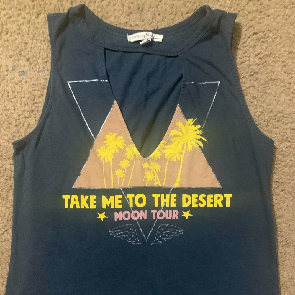Sleeveless summer shirt